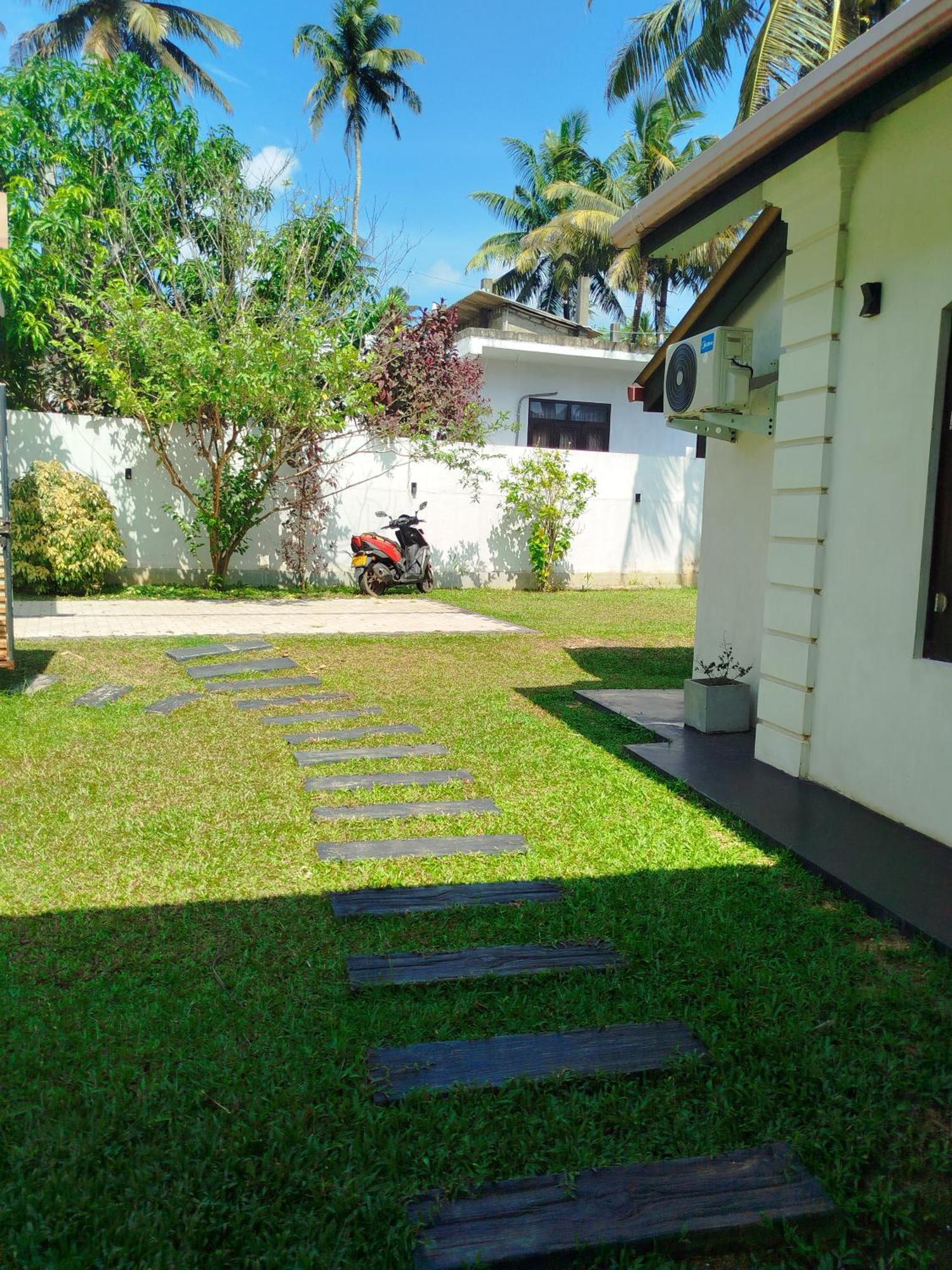Villa Risithenmi Ahangama Extérieur photo